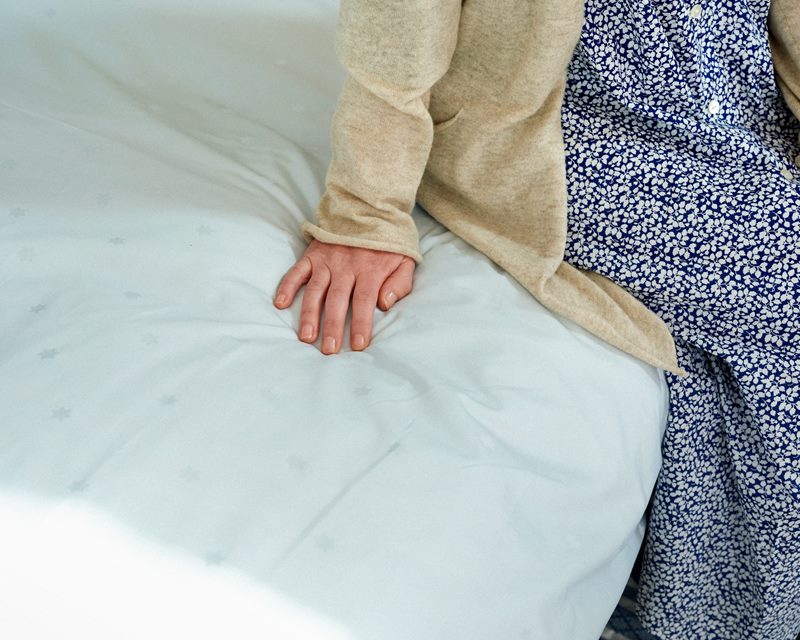 もう本当に心地よくて驚きました。軽くてやわらかいのに体にきちんとフィットしてくれるので、暖かな空気が隙間から逃げない感じがします。